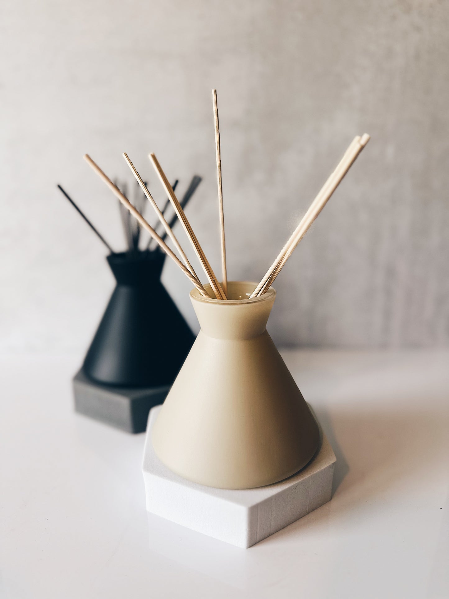 en mer | modern reed diffuser vessel