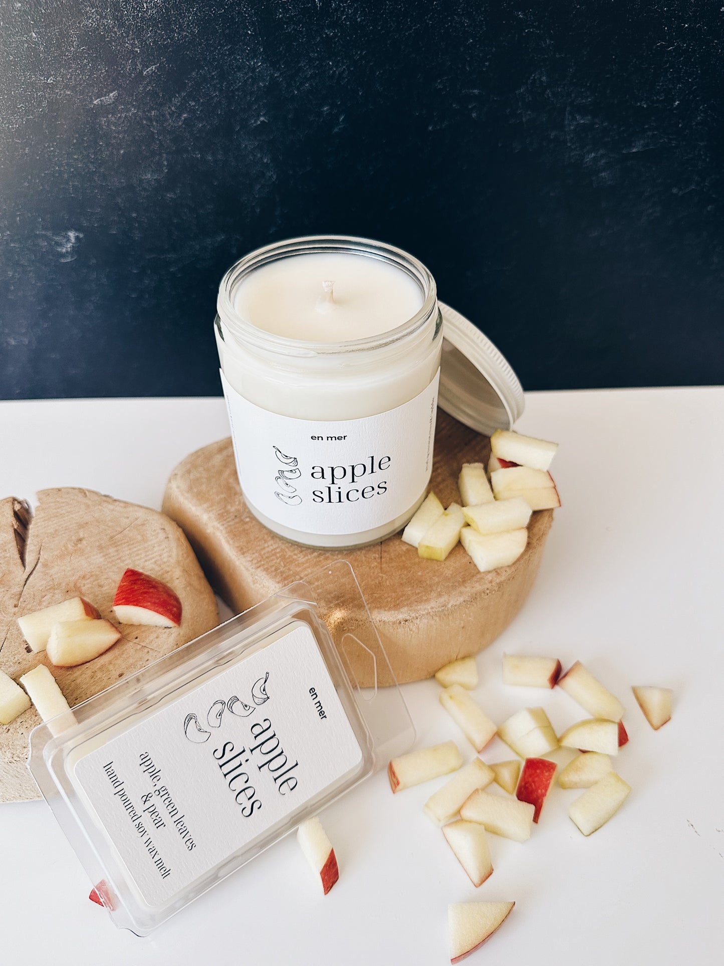en mer | apple slices | soy wax candle & melts
