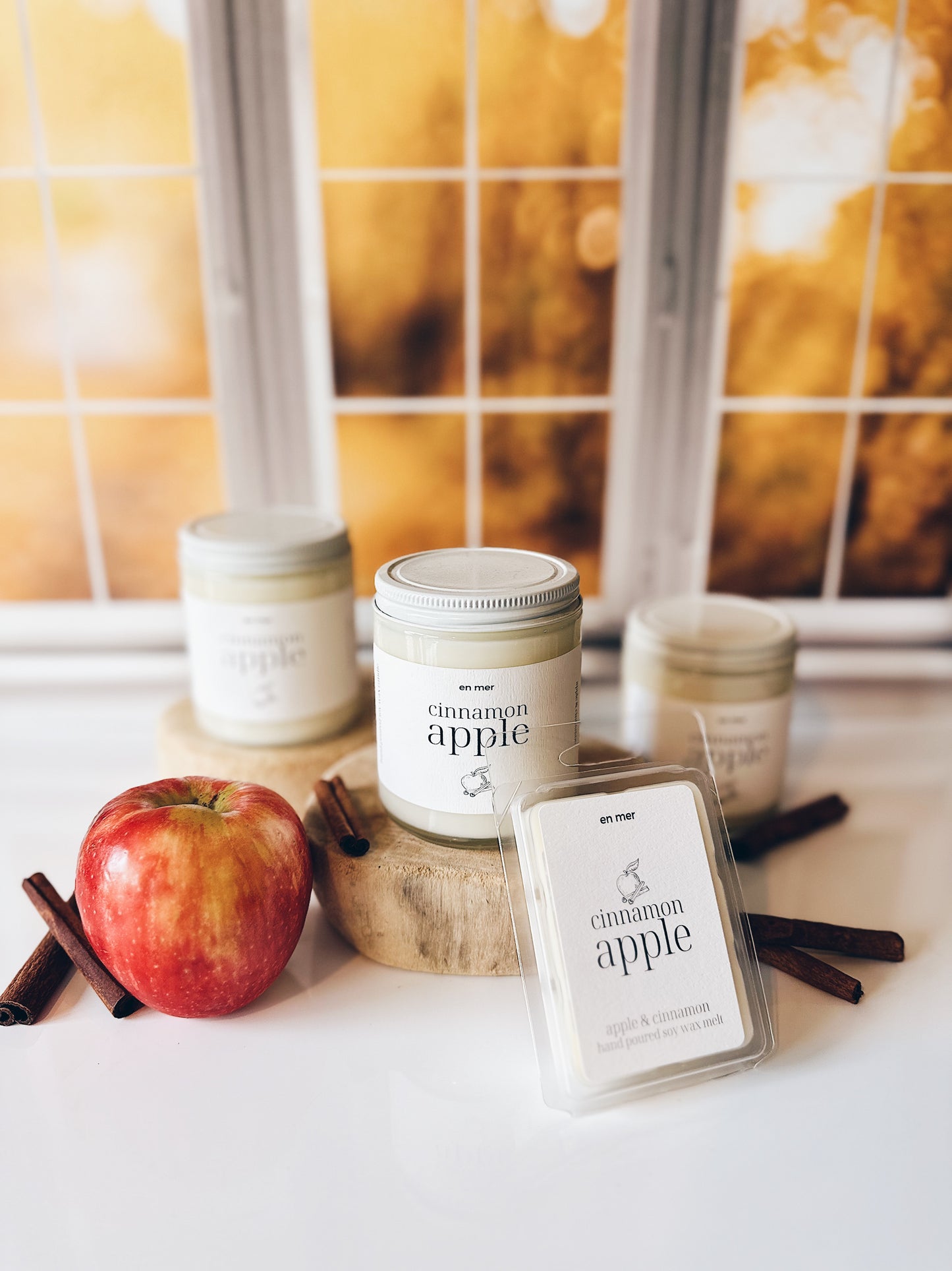 en mer | cinnamon apple | soy wax candle & melts