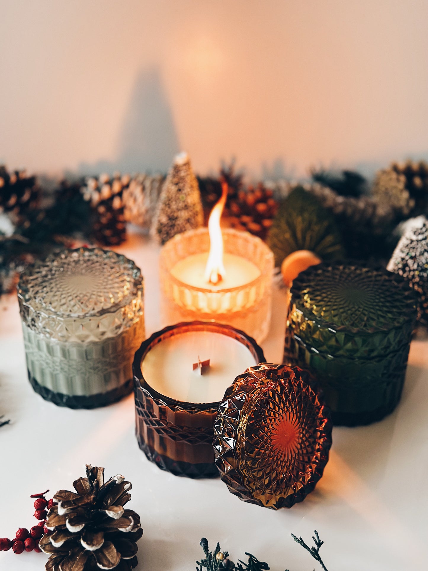 en mer LTD | christmas cabin | wooden wick soy wax candle