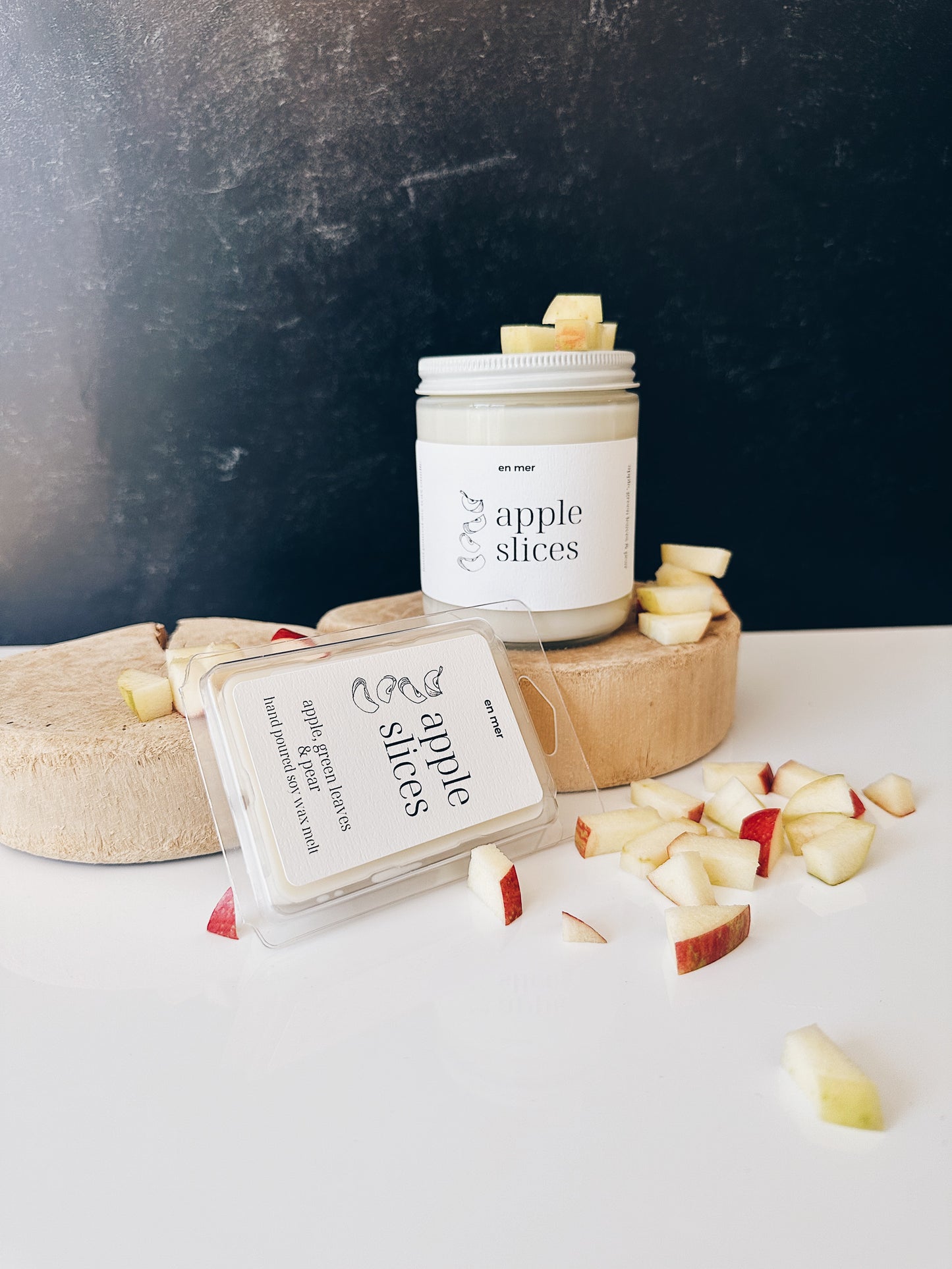 en mer | apple slices | soy wax candle & melts