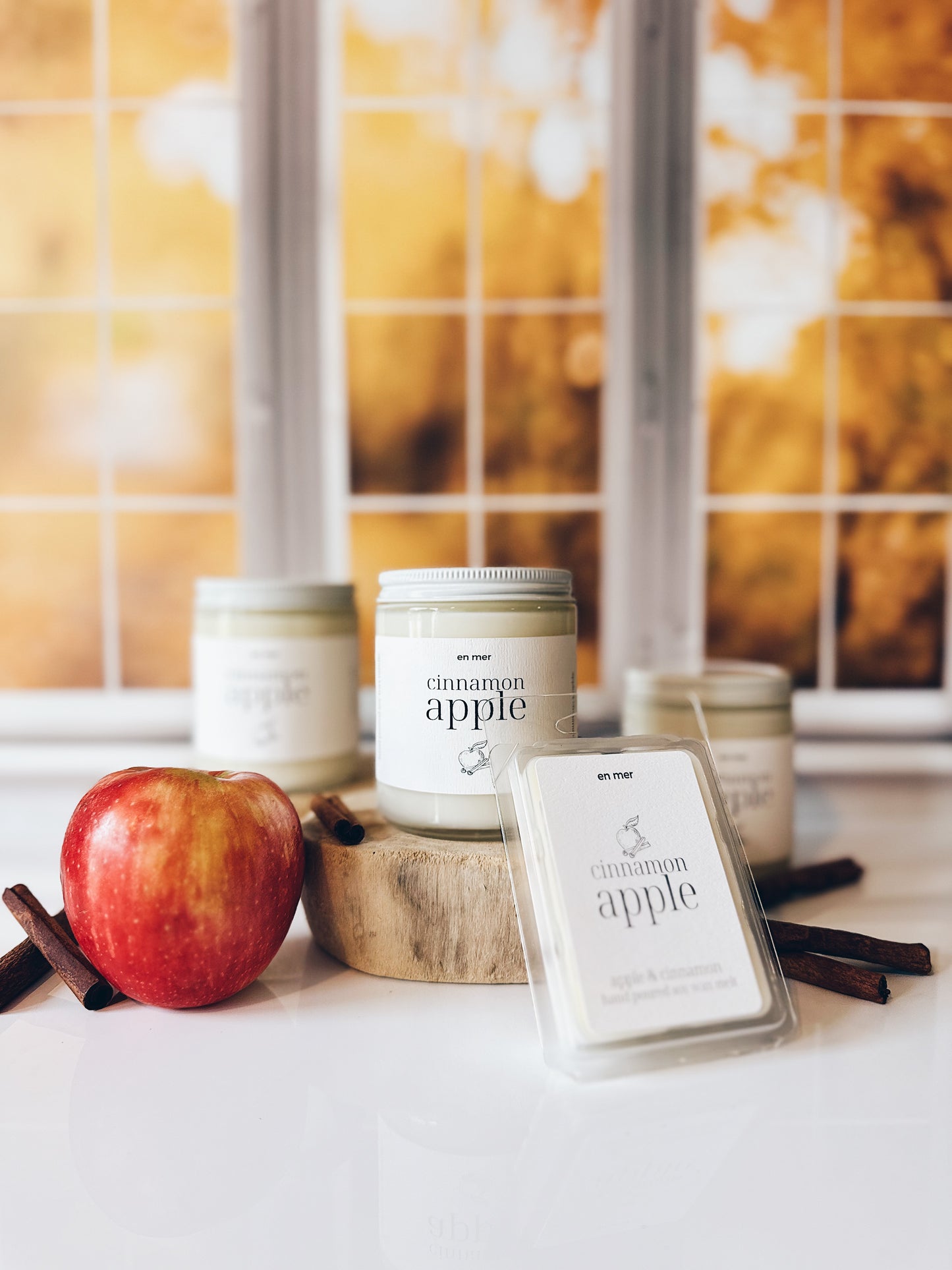 en mer | cinnamon apple | soy wax candle & melts