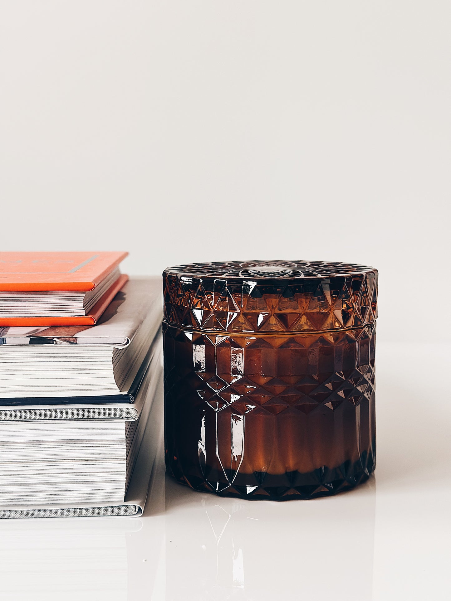 en mer LTD | the bookstore | wooden wick soy wax candle