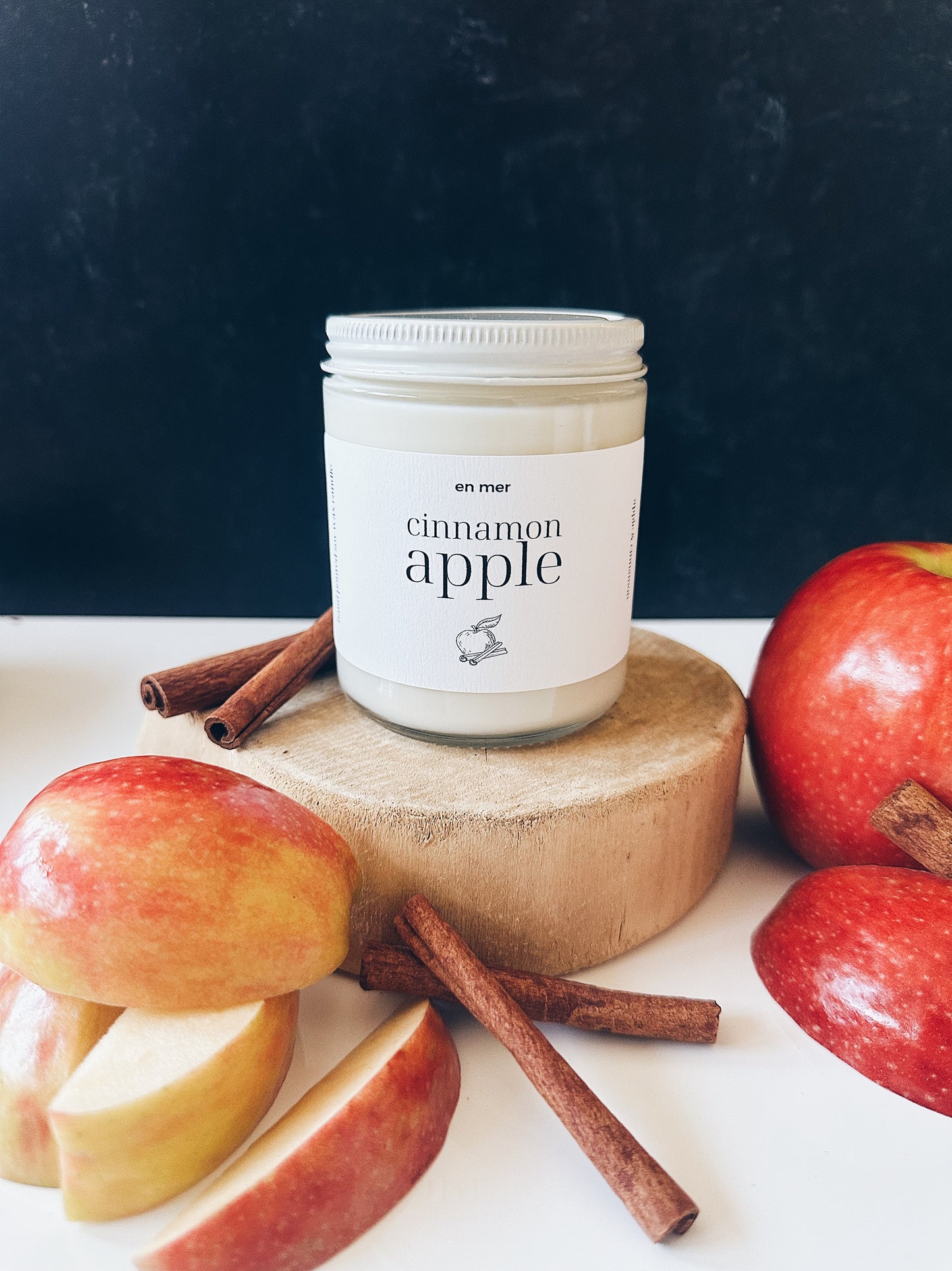 en mer | cinnamon apple | soy wax candle & melts