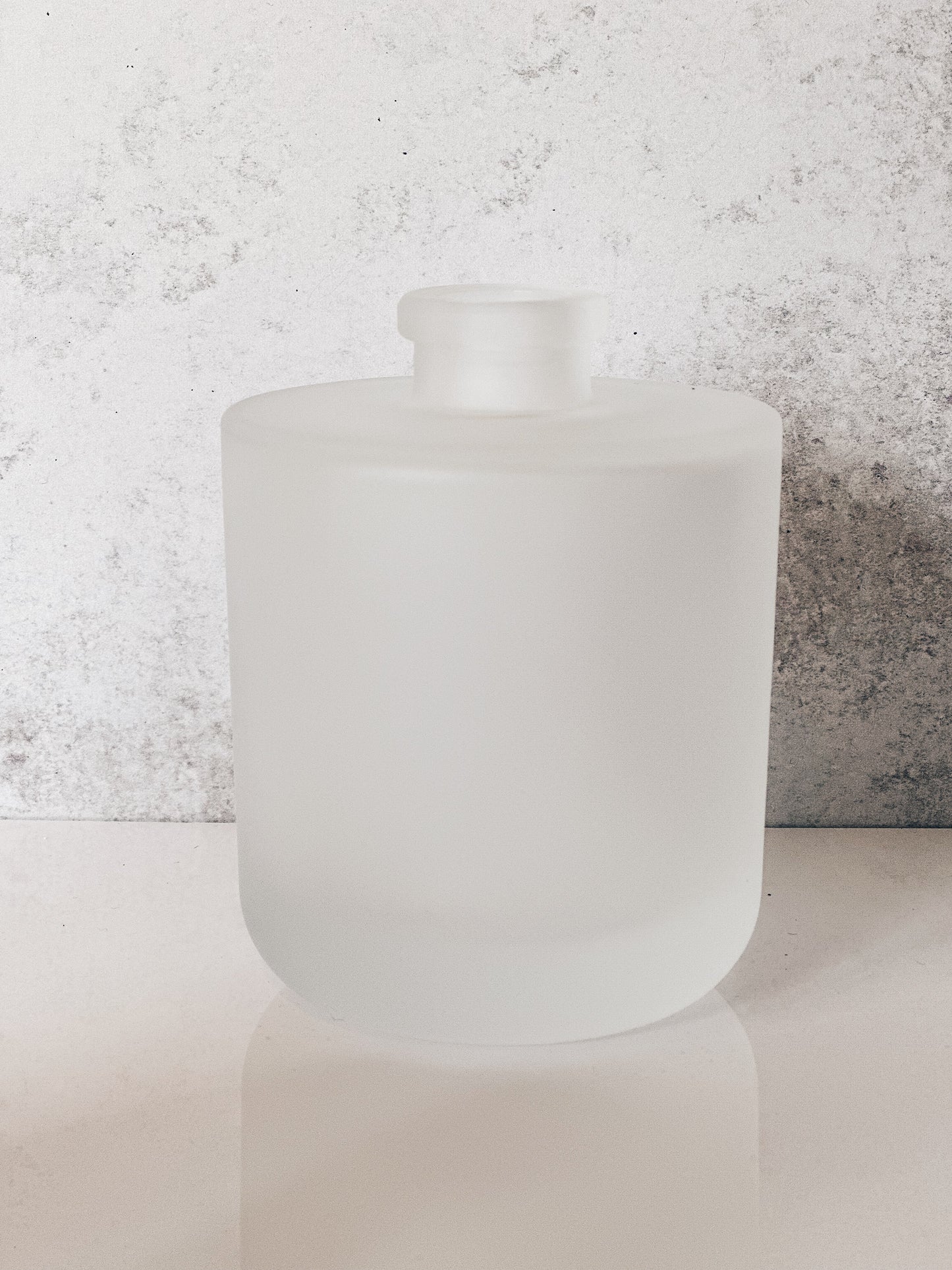 en mer | minimalist reed diffuser vessel