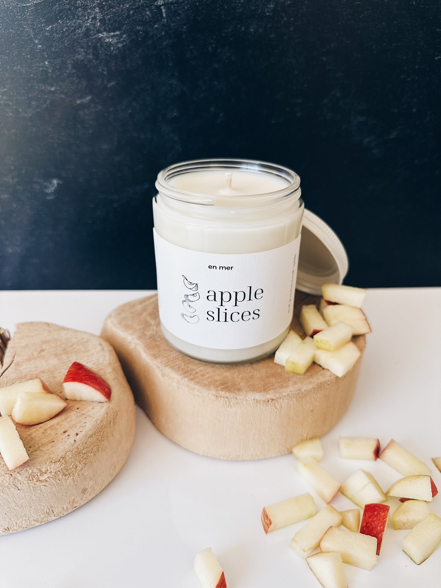 en mer | apple slices | soy wax candle & melts