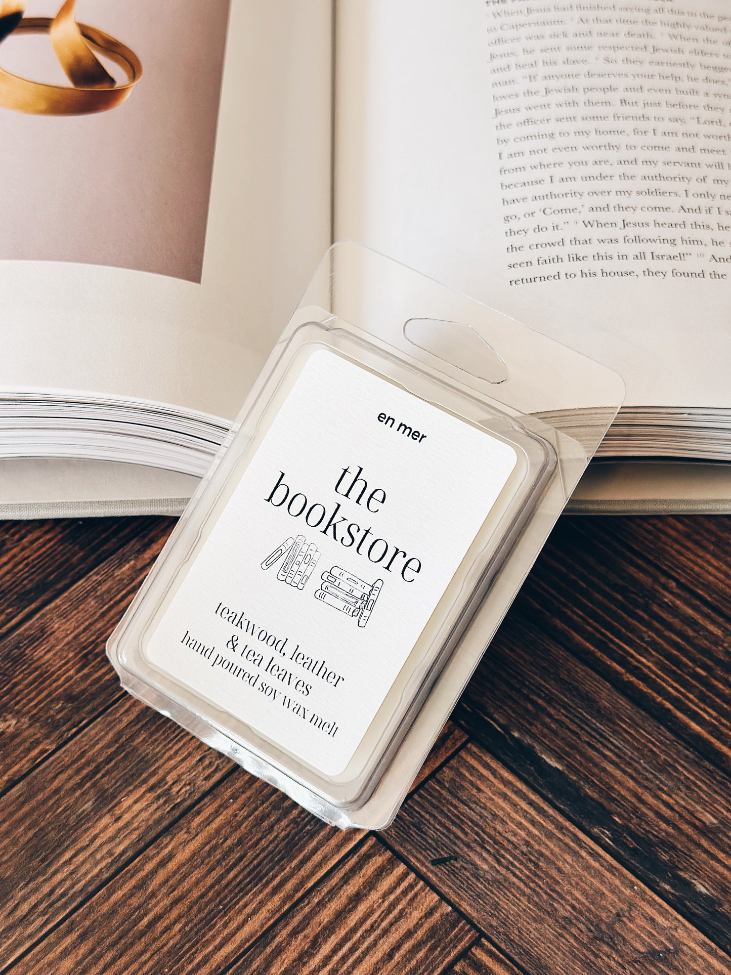 en mer | the bookstore | soy wax candle & melts