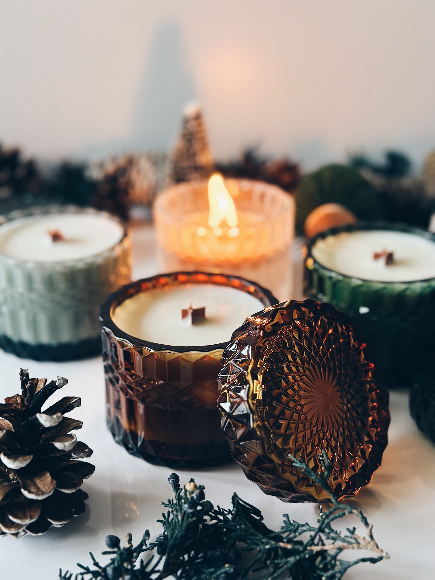 en mer LTD | christmas cabin | wooden wick soy wax candle