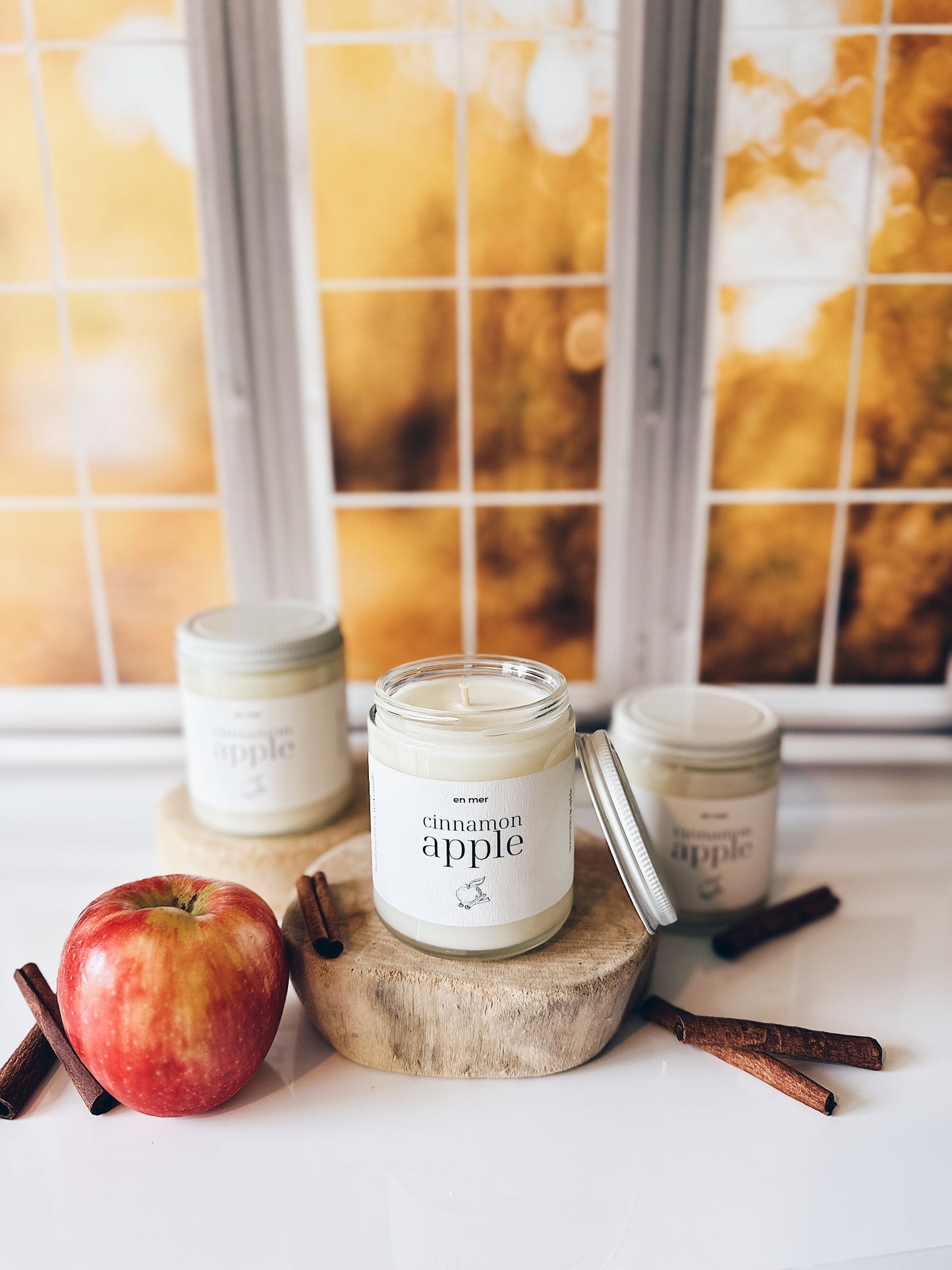 en mer | cinnamon apple | soy wax candle & melts