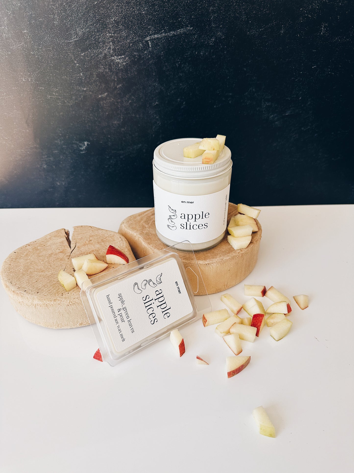 en mer | apple slices | soy wax candle & melts
