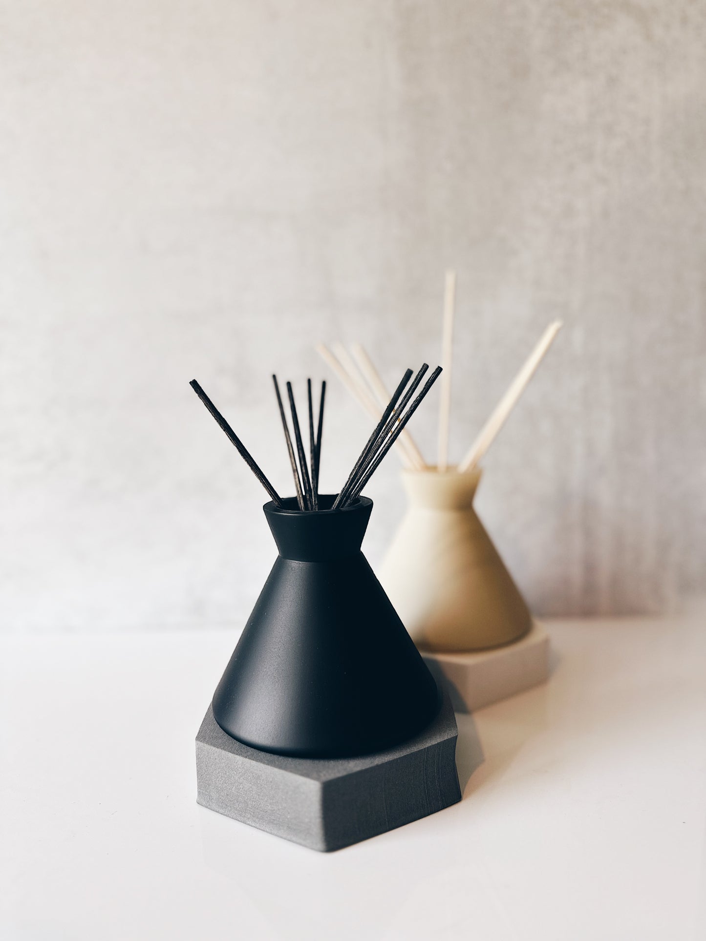 en mer | modern reed diffuser vessel
