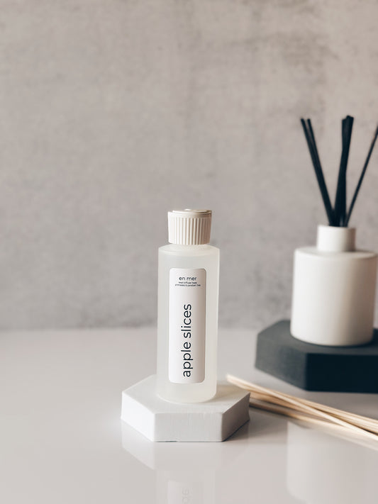 en mer | apple slices | reed diffuser base