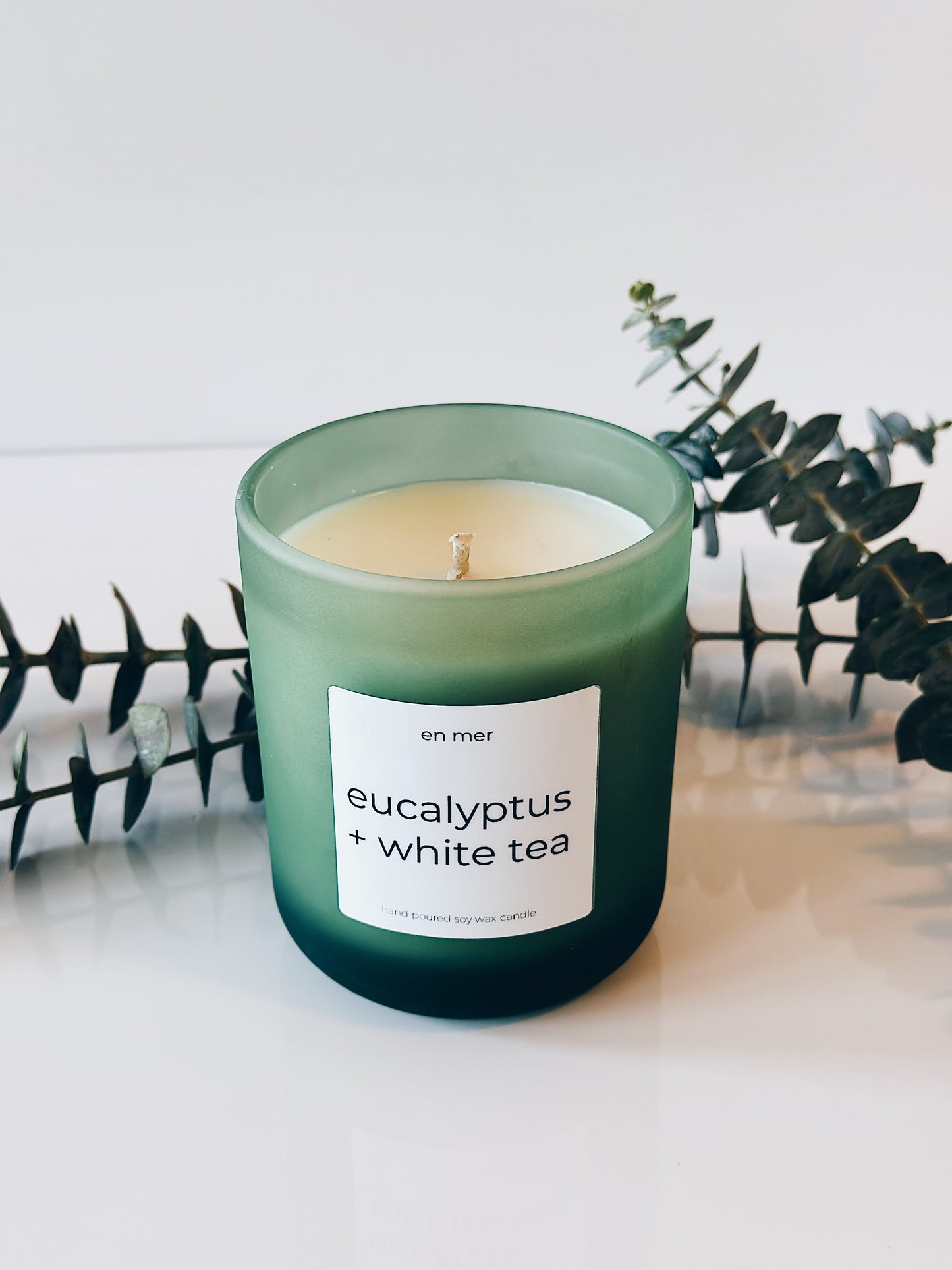 en mer | eucalyptus & white tea | soy wax candle