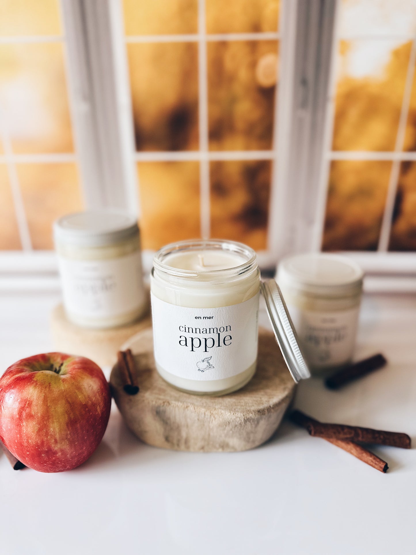 en mer | cinnamon apple | soy wax candle & melts