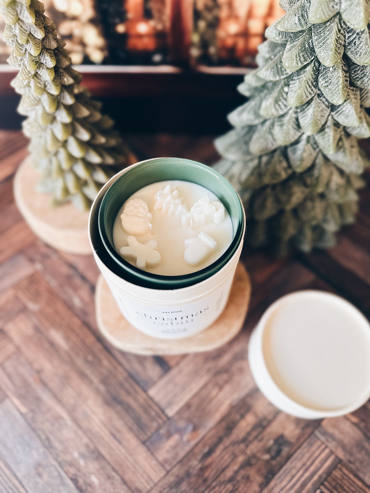 en mer | christmas cabin | gift boxed soy wax candle