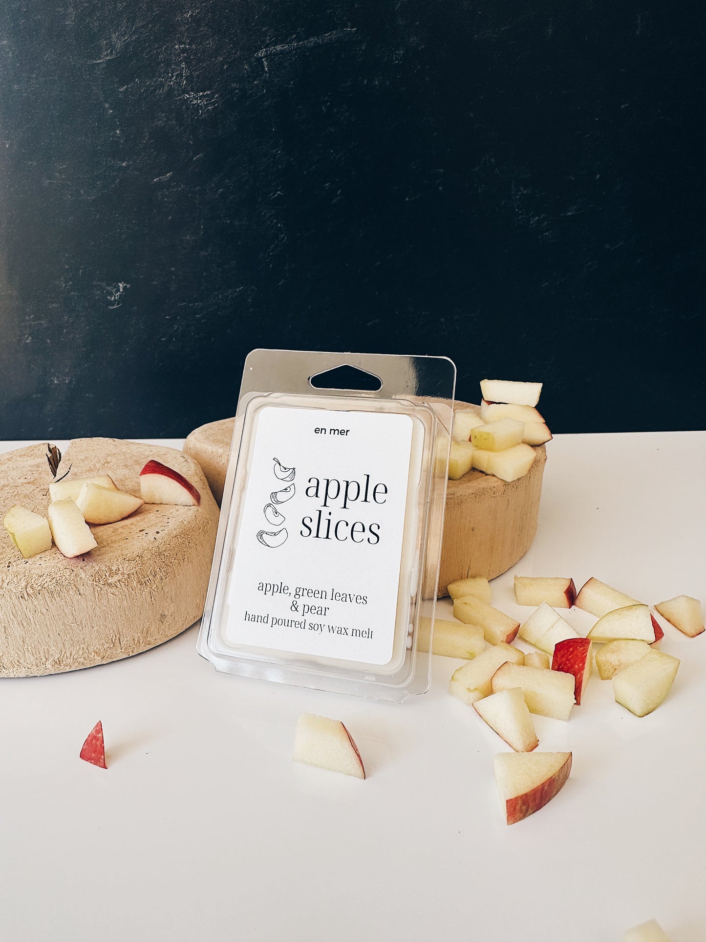 en mer | apple slices | soy wax candle & melts