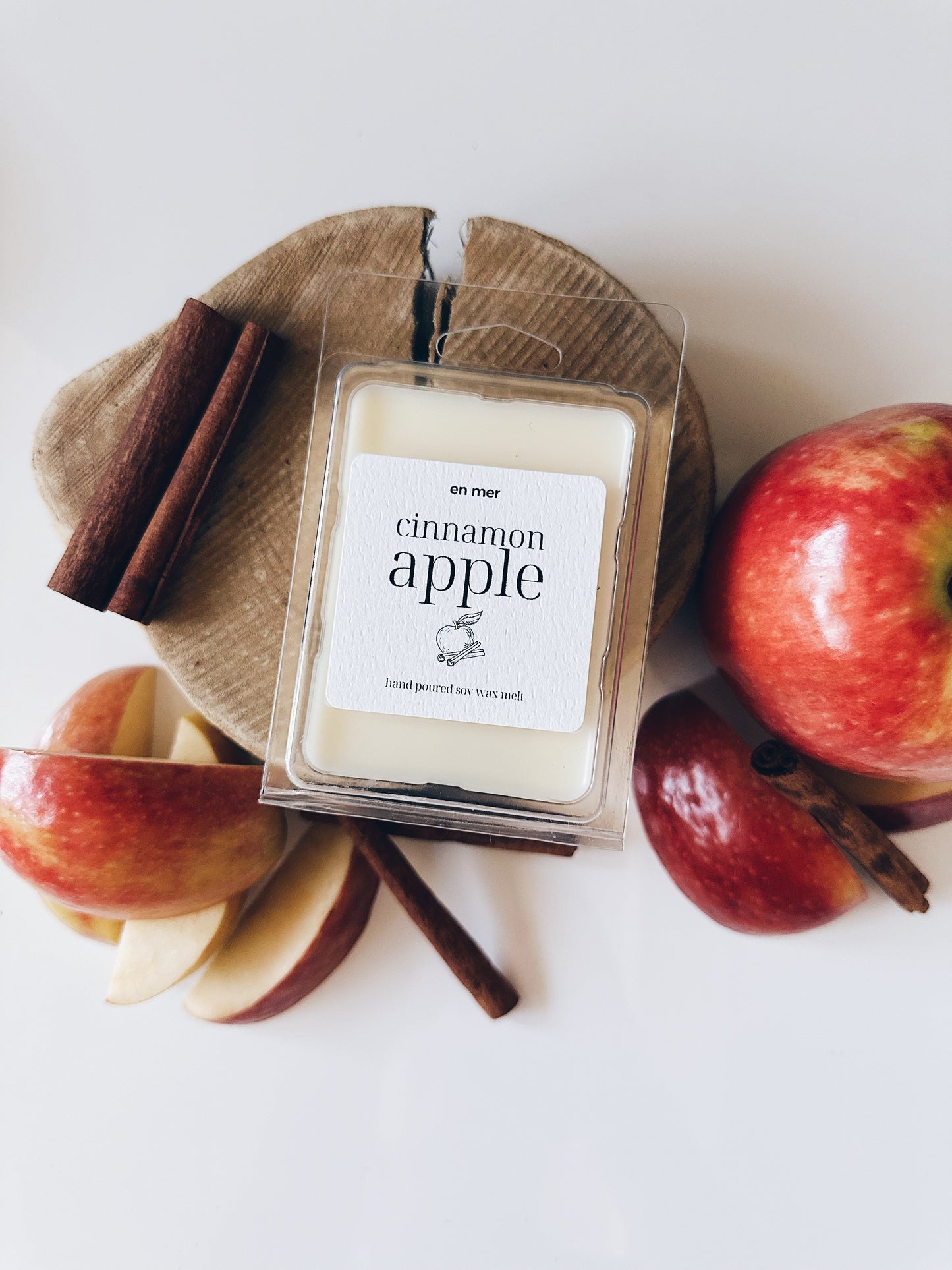 en mer | cinnamon apple | soy wax candle & melts