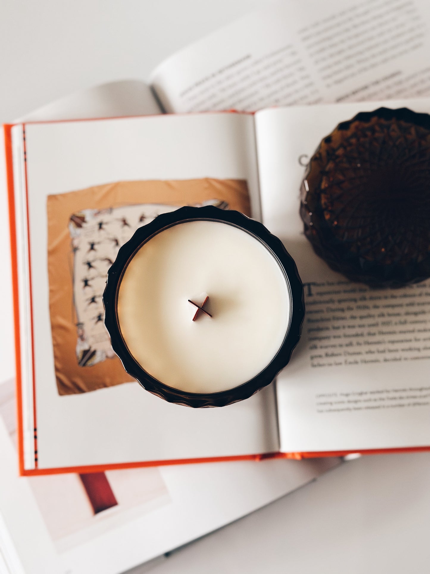 en mer LTD | the bookstore | wooden wick soy wax candle