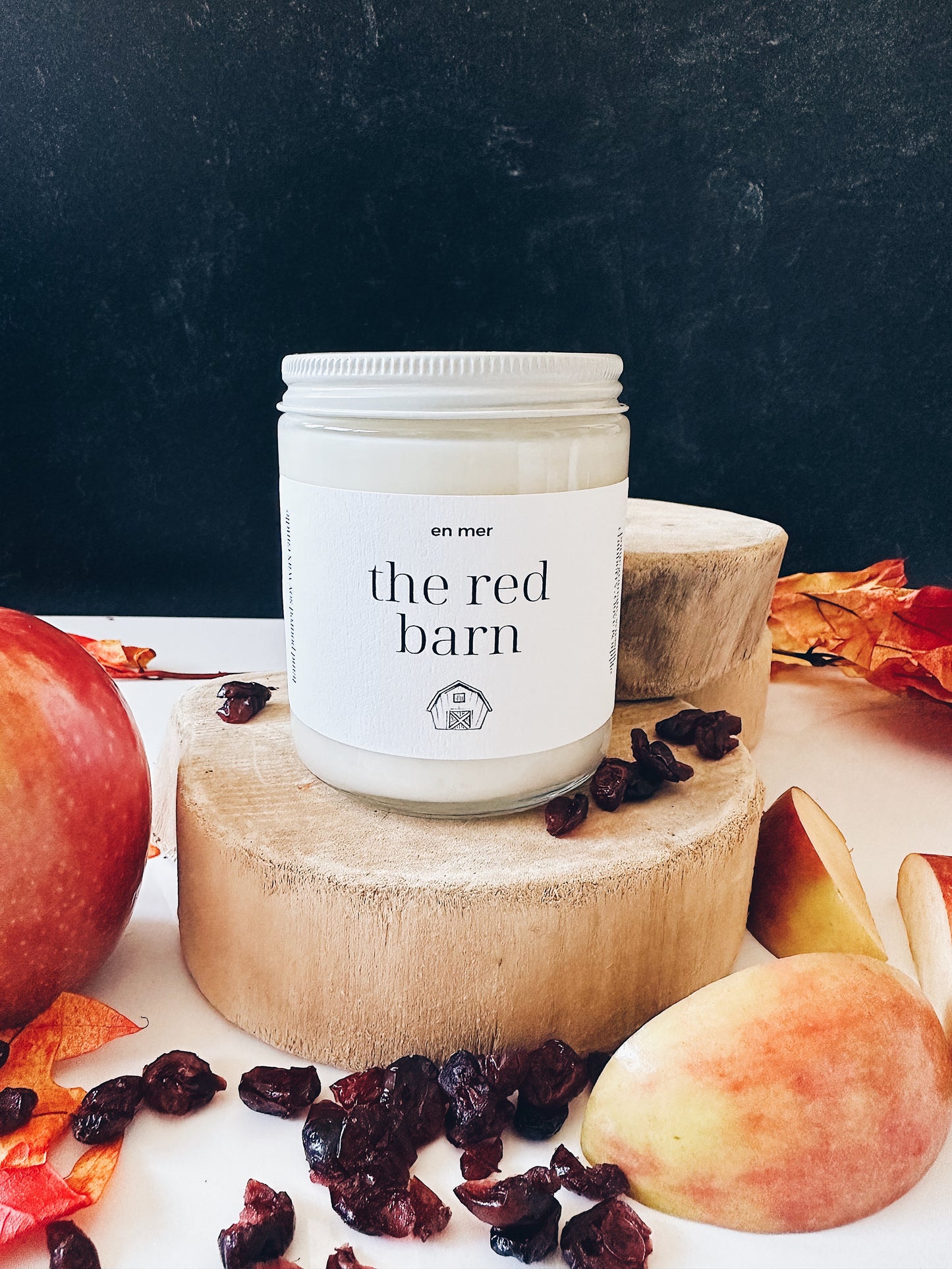 en mer | the red barn | soy wax candle & melts