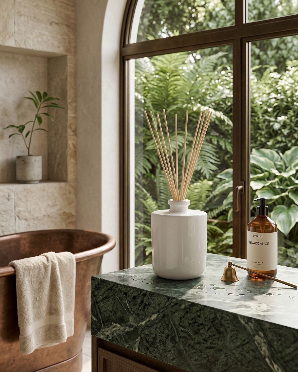 minimalist reed diffuser vessel by en mer