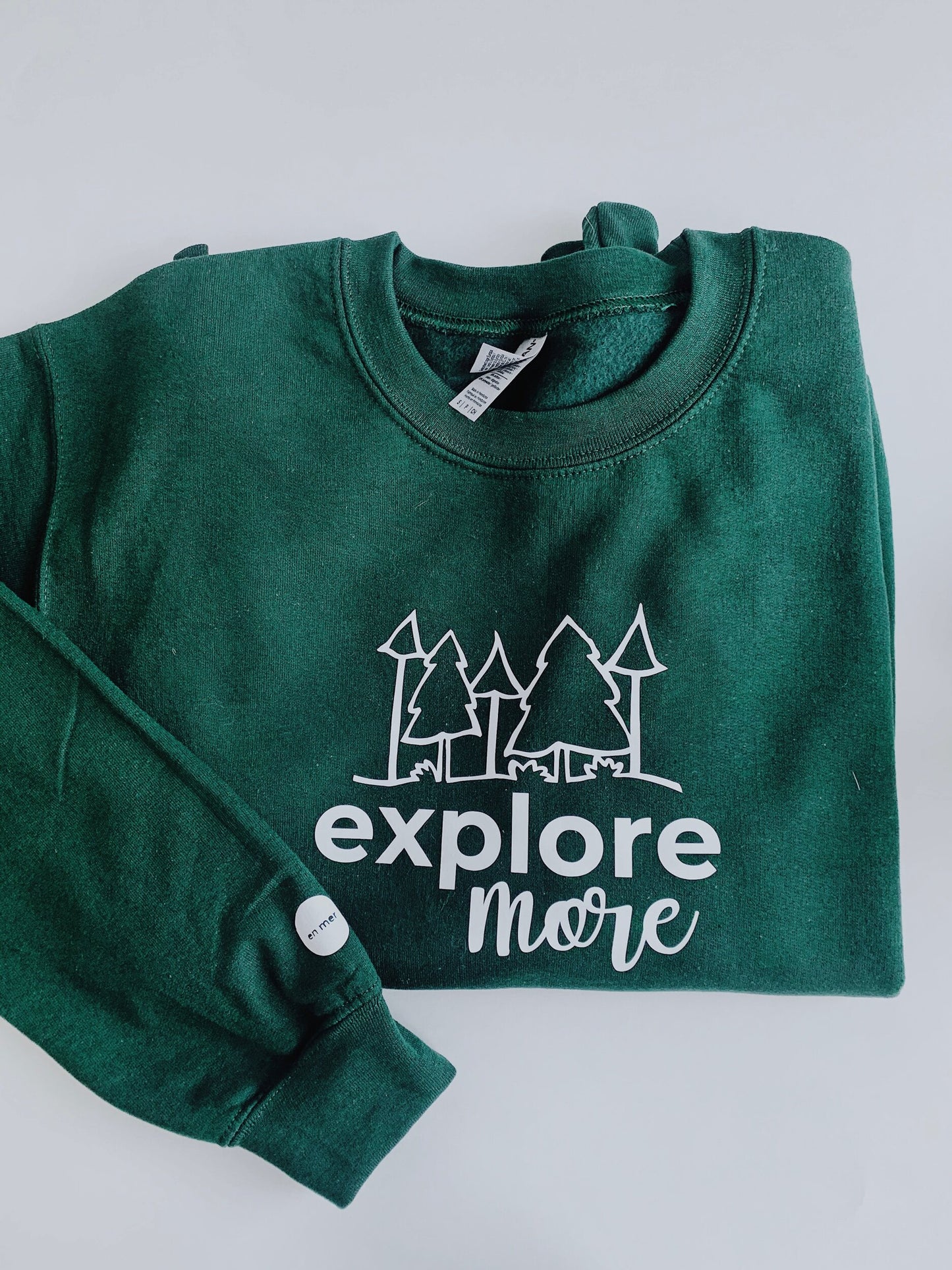 en mer | explore more crewneck sweatshirt