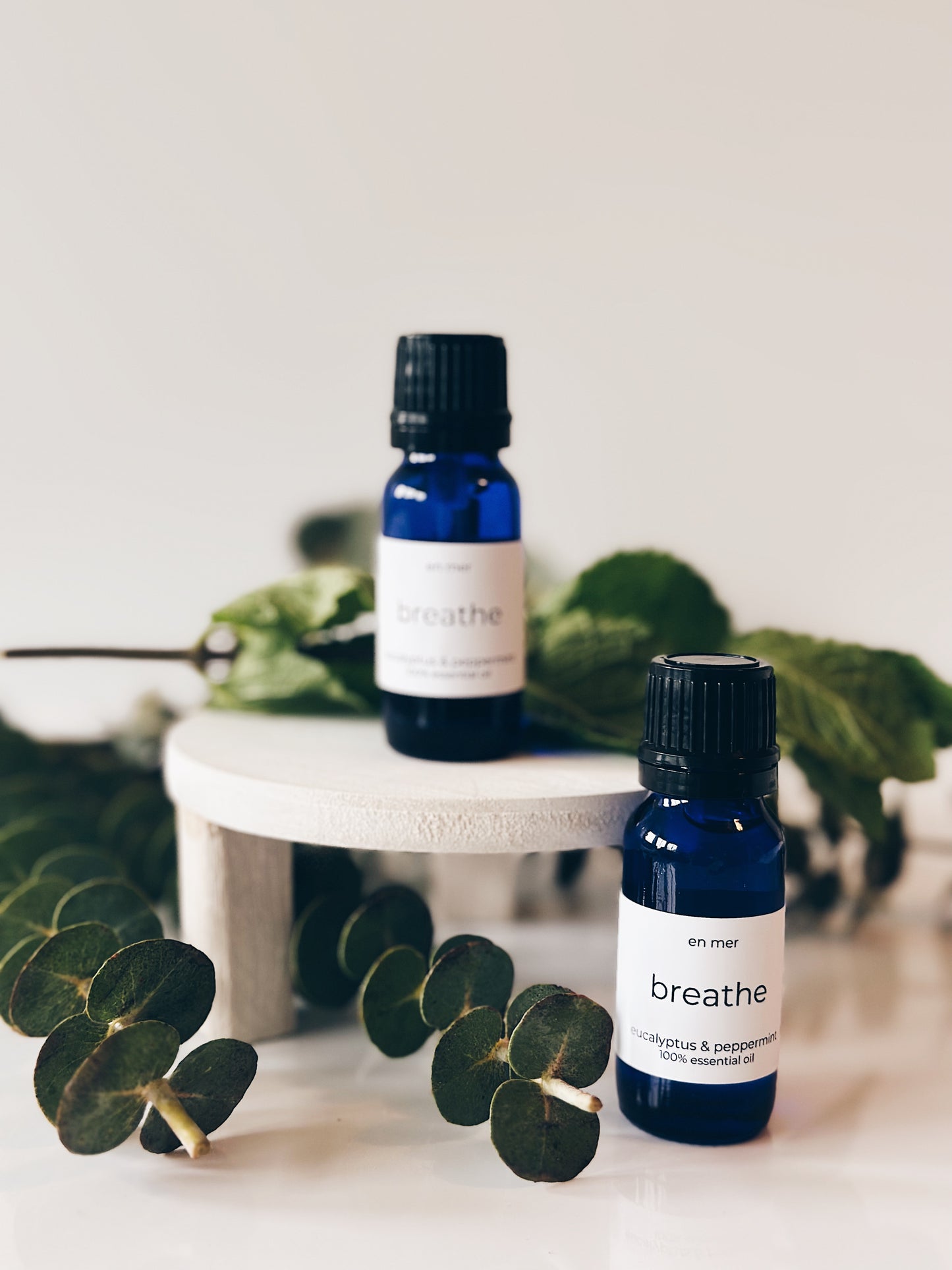en mer | breathe | eucalyptus & peppermint essential oil