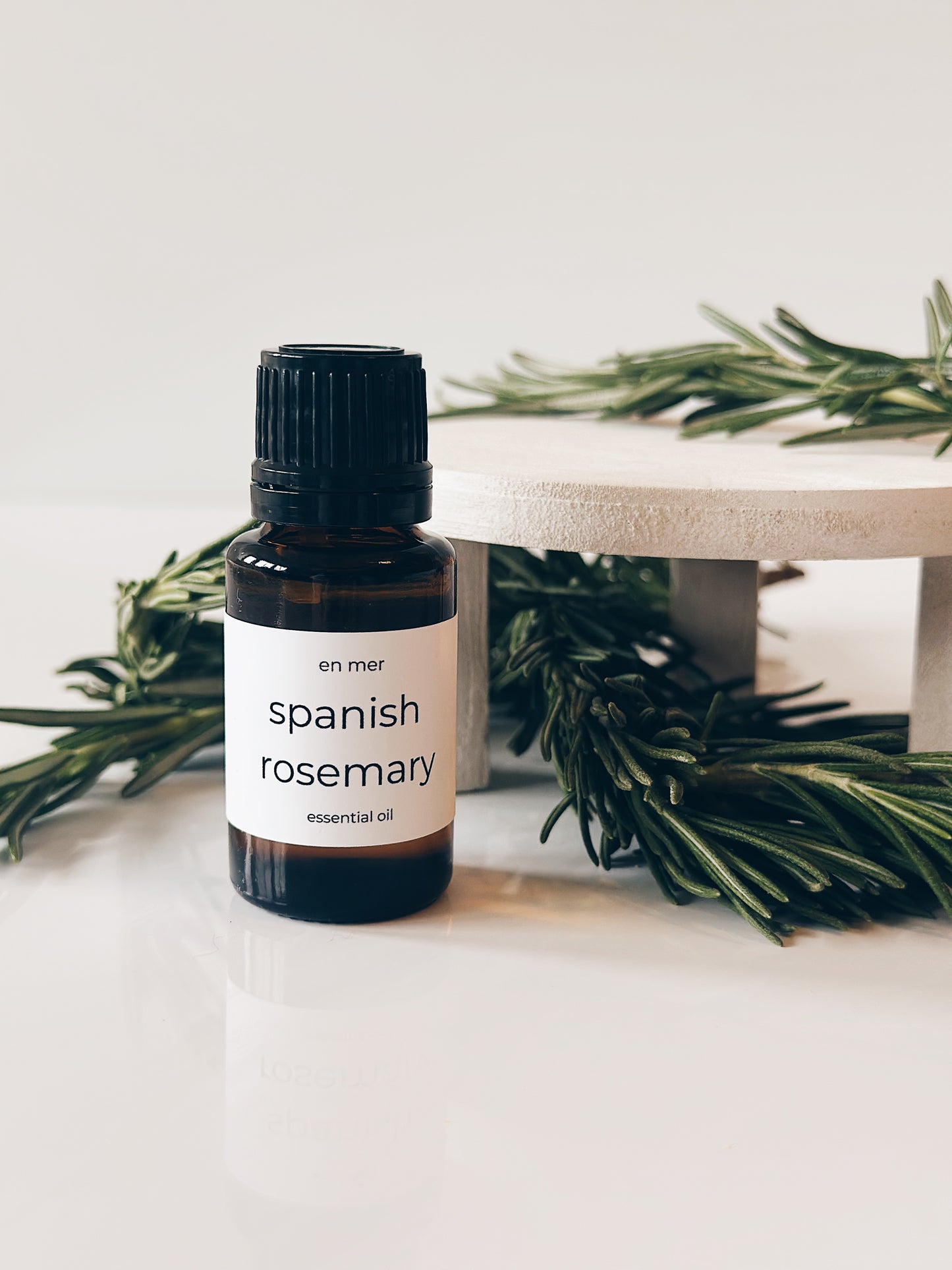 en mer | rosemary | essential oil