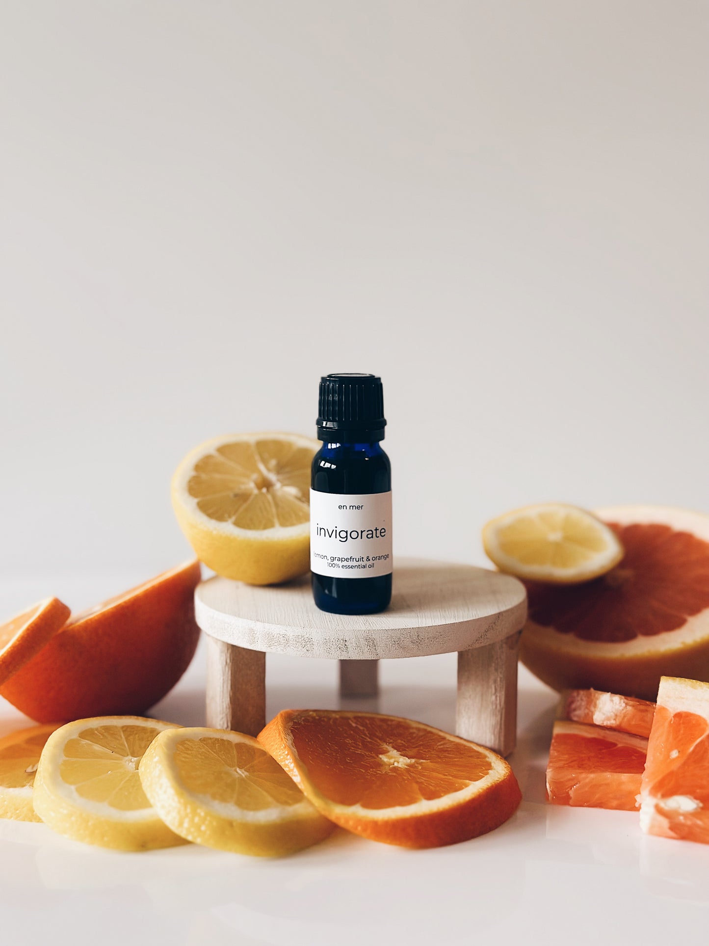 en mer | invigorate | lemon, grapefruit & sweet orange essential oil