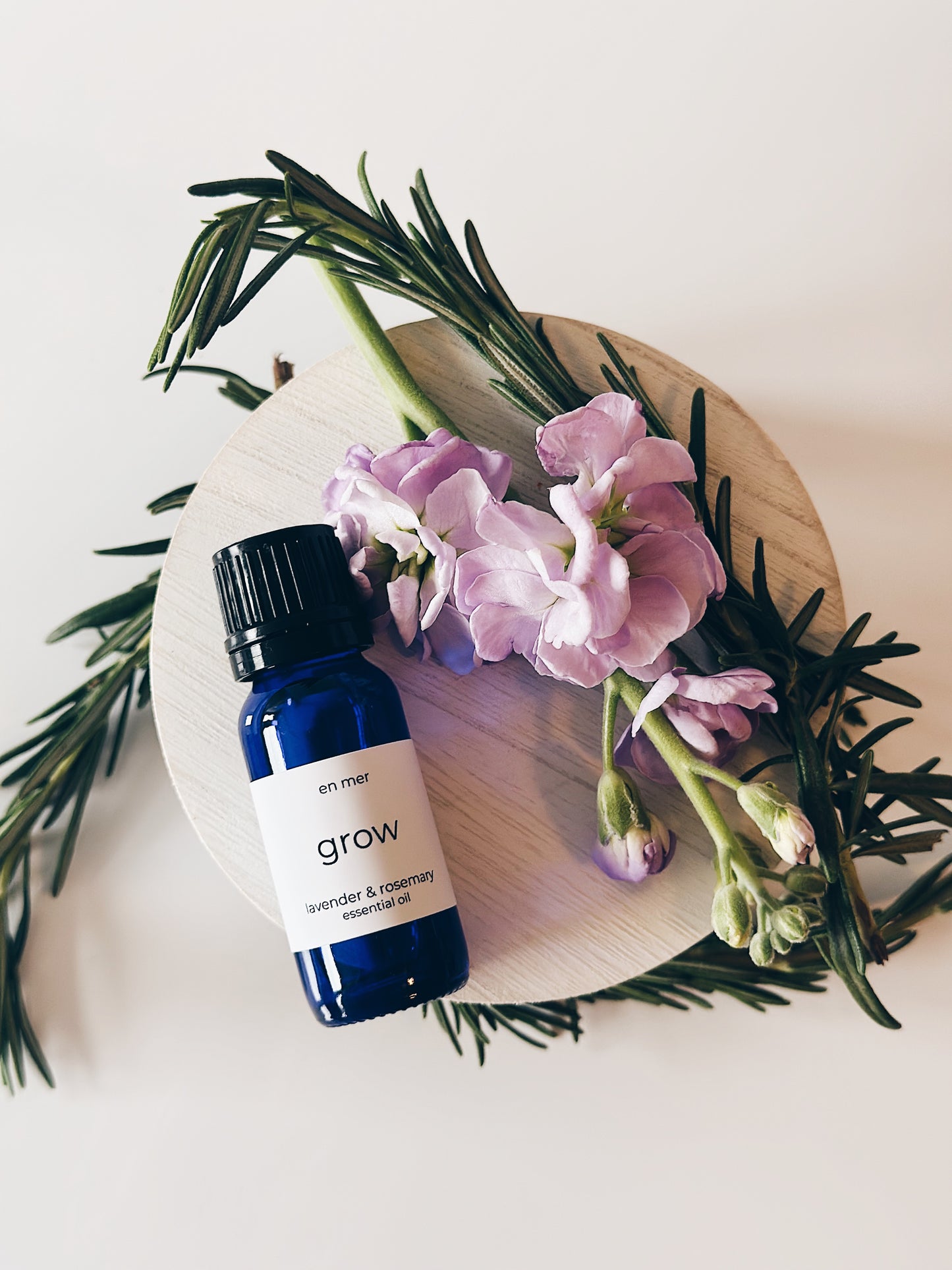 en mer | grow | lavender & rosemary essential oil